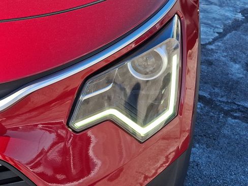 Used 2024 Kia Niro EX image 10