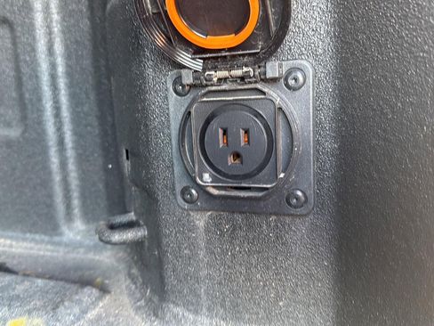 Used 2024 GMC Sierra 1500 AT4X image 7