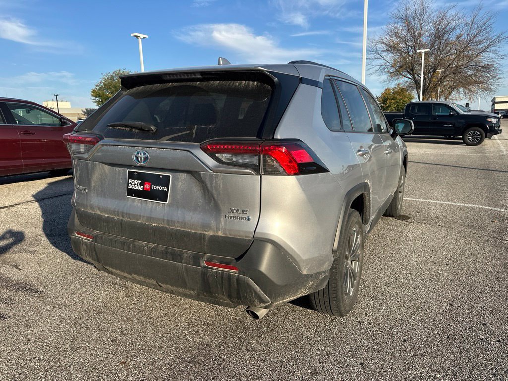 Used 2022 Toyota RAV4 XLE Premium AWD/4WD image 3