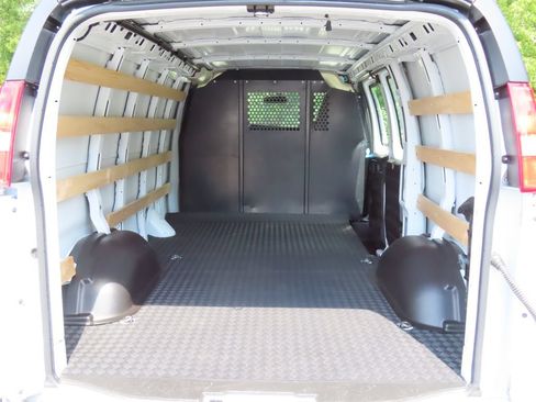 Used 2025 Chevrolet Express 2500 w/ Driver Convenience Package RWD image 17
