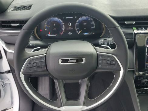 New 2025 Jeep Grand Cherokee L Altitude image 30