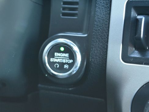 Used 2016 Ford Expedition Limited image 26