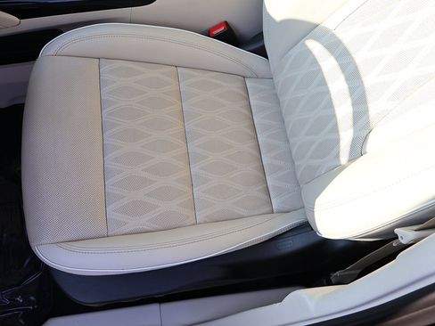 Used 2023 Buick Envision Avenir image 35