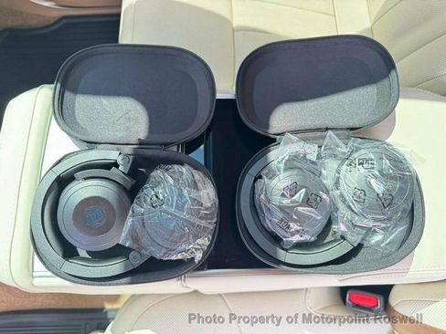 Used 2025 Land Rover Range Rover SV image 21