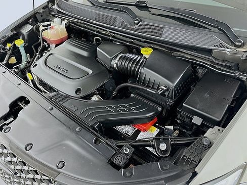 Used 2021 Chrysler Pacifica Touring-L w/ Uconnect Theater Family Group AWD/4WD image 31