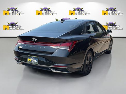 Used 2022 Hyundai Elantra SEL w/ Convenience Package FWD image 5