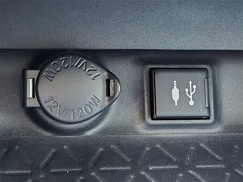 Used 2019 Toyota RAV4 XLE Premium image 21