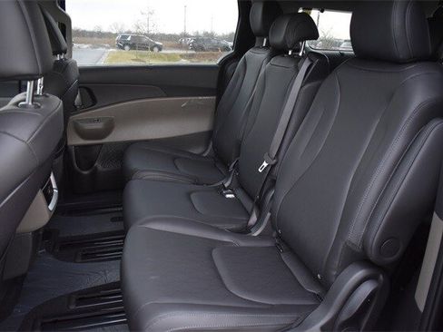 New 2026 Kia Carnival EX image 19