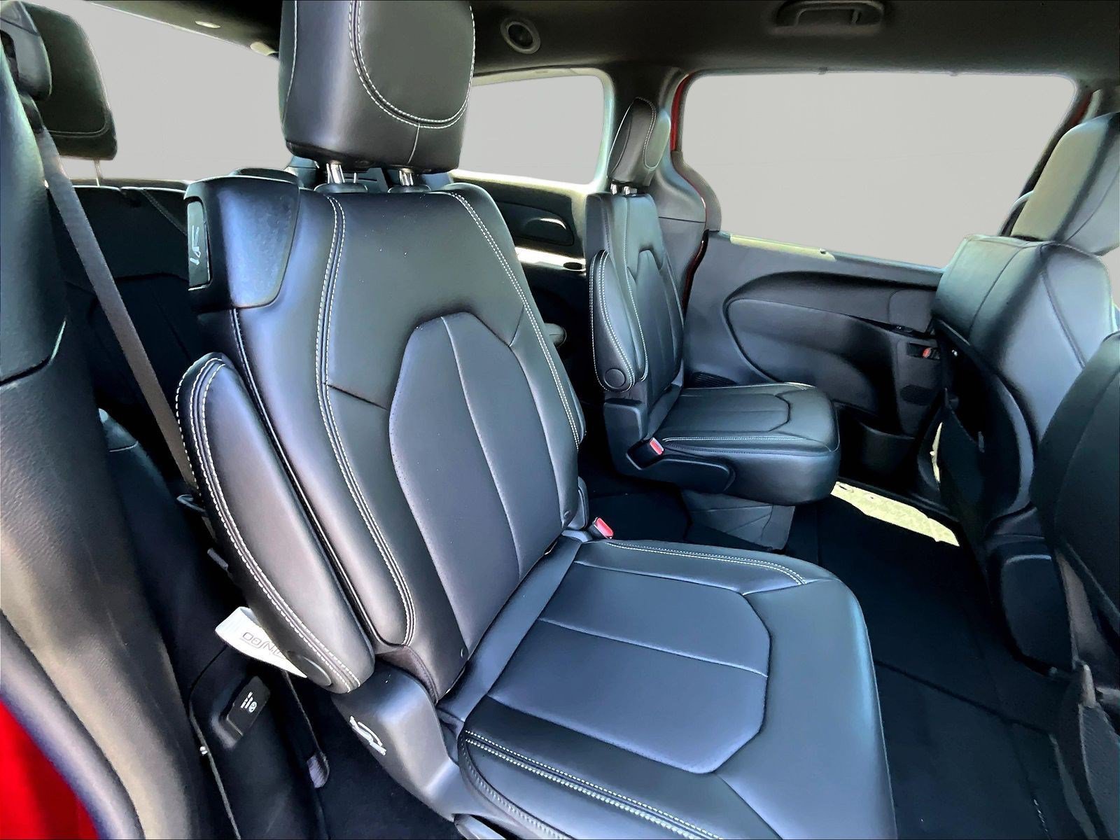 New 2027 Chrysler Pacifica Select w/ Family Tech Group FWD image 19