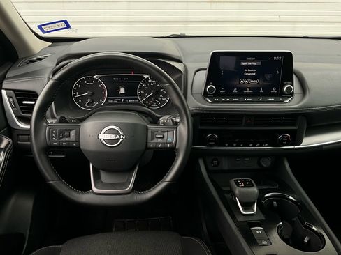 Used 2025 Nissan Rogue SV image 14