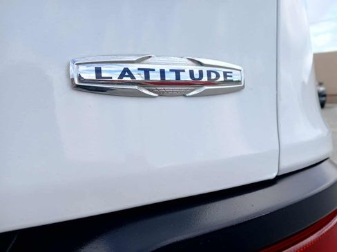 Used 2017 Jeep Cherokee Latitude FWD image 18