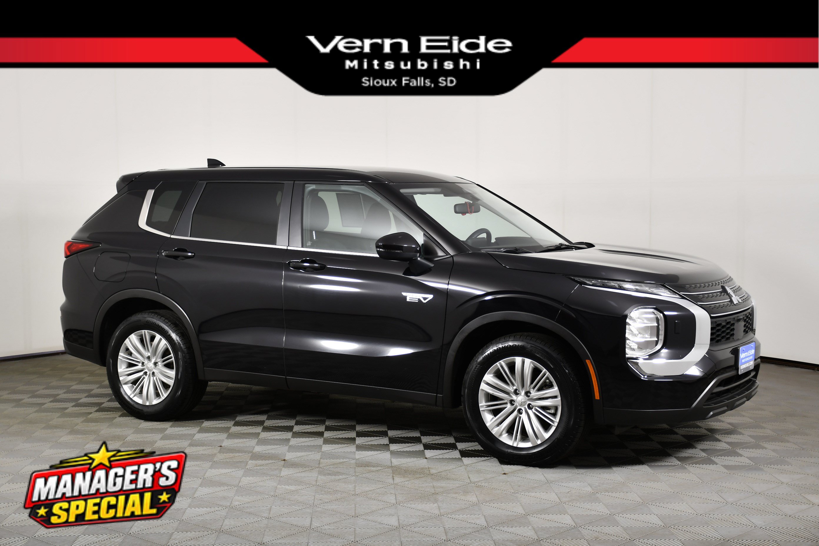 Used 2025 Mitsubishi Outlander ES AWD/4WD image 1