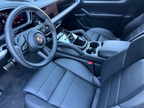 Certified 2026 Porsche Cayenne S AWD/4WD image 5