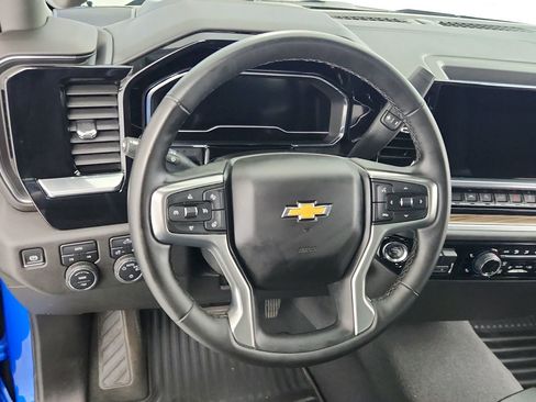 Used 2025 Chevrolet Silverado 1500 LT AWD/4WD image 18