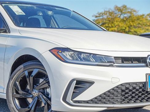 New 2026 Volkswagen Jetta SE image 3