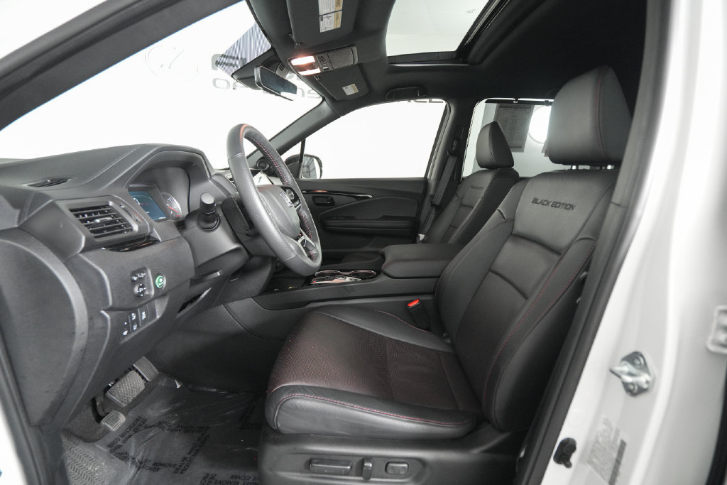 Used 2025 Honda Passport Black Edition image 9