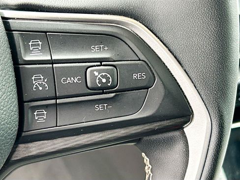 Used 2024 Jeep Grand Cherokee Altitude AWD/4WD image 39