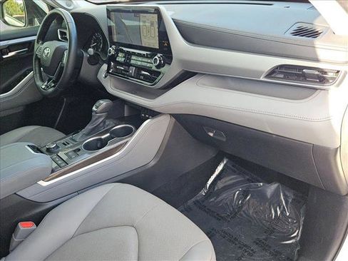 Certified 2021 Toyota Highlander Platinum image 25