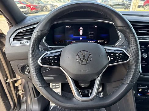Used 2022 Volkswagen Tiguan SE R-Line image 45