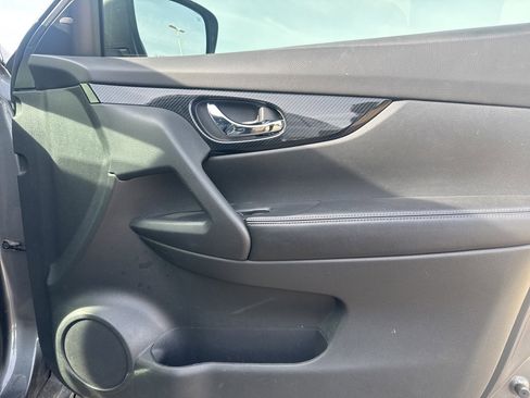 Used 2020 Nissan Rogue SL image 9