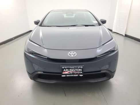 Used 2025 Toyota Prius LE image 9