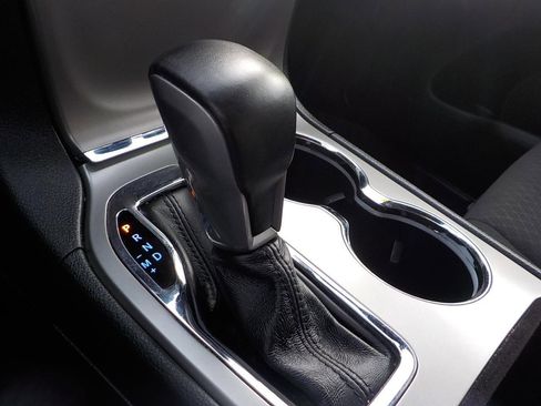 Used 2020 Jeep Grand Cherokee Laredo image 16