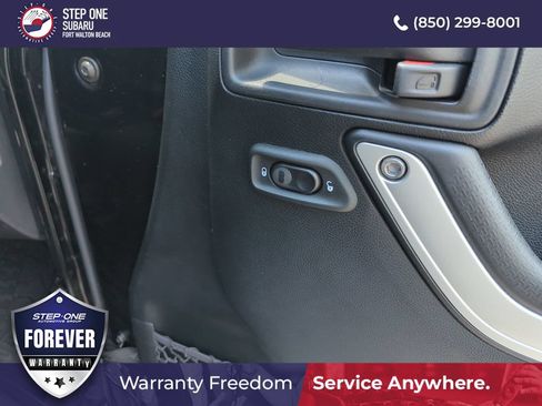 Used 2017 Jeep Wrangler Unlimited Sahara w/ Connectivity Group AWD/4WD image 30