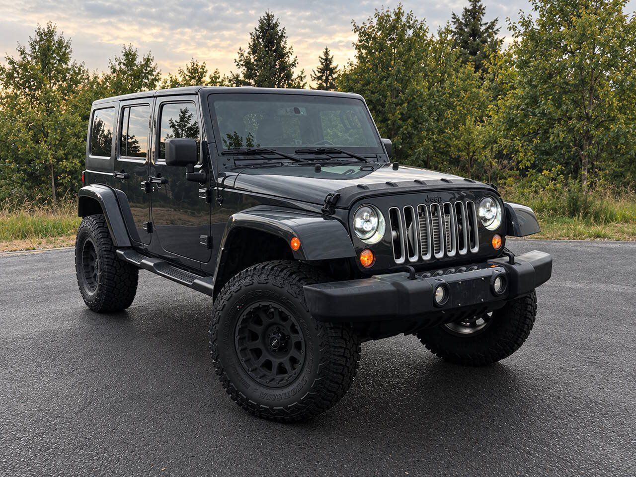 Used 2018 Jeep Wrangler Unlimited Sahara w/ Connectivity Group AWD/4WD image 5