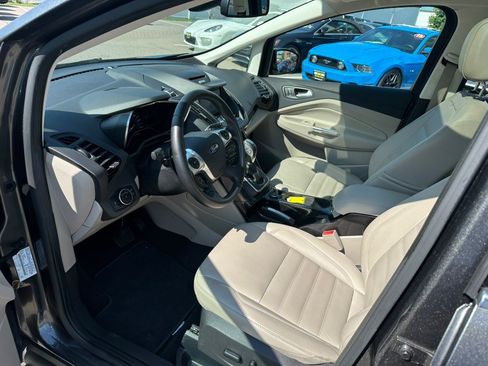Used 2017 Ford C-MAX Titanium w/ Interior Protection Package FWD image 11