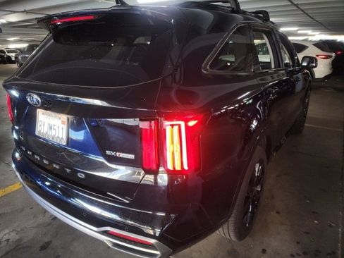 Certified 2021 Kia Sorento SX image 3