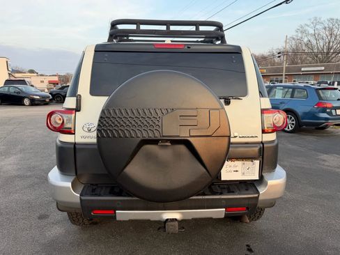 Used 2014 Toyota FJ Cruiser 4WD w/ Upgrade Package image 4