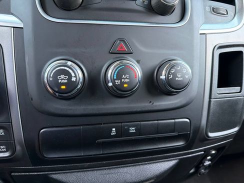 Used 2024 RAM 1500 Classic SLT AWD/4WD image 12