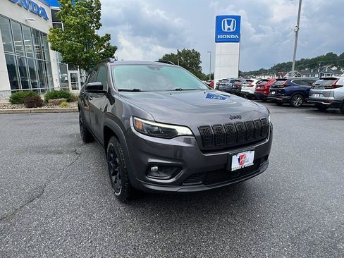 Used 2022 Jeep Cherokee Latitude w/ Sun & Sound Group AWD/4WD image 2