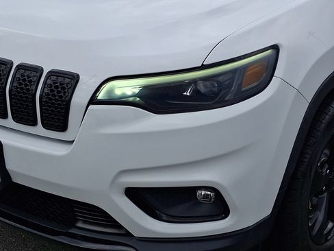 Used 2020 Jeep Cherokee Latitude Plus AWD/4WD image 9