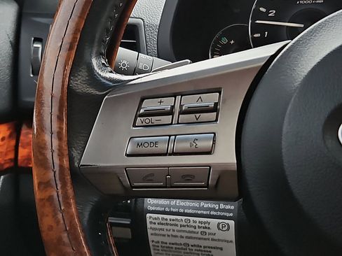 Used 2011 Subaru Outback 2.5i Limited image 22