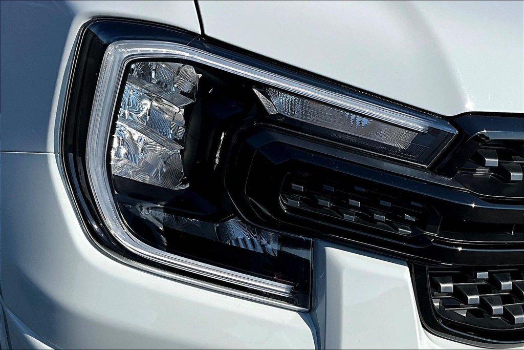 Used 2026 Ford Ranger Lariat w/ FX4 Off-Road Package AWD/4WD image 34