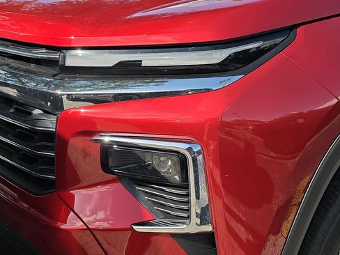 Used 2024 Chevrolet Traverse LT w/ Enhanced Driving Package FWD image 9