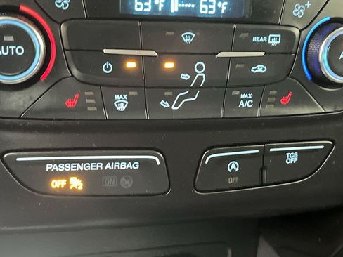 Used 2017 Ford Escape Titanium AWD/4WD image 22