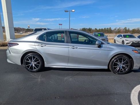 Certified 2024 Toyota Camry SE w/ Convenience Package image 3