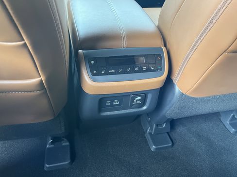 Certified 2024 Nissan Pathfinder Platinum image 32