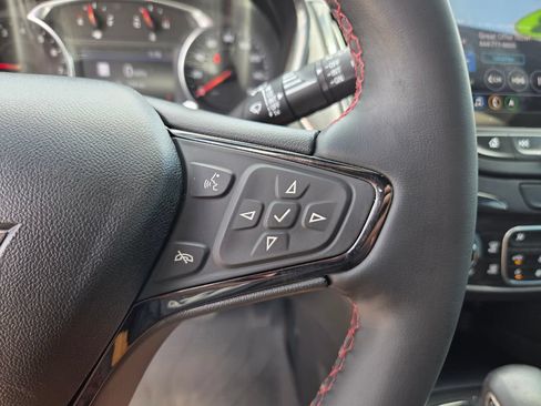 Used 2023 Chevrolet Equinox RS FWD image 31