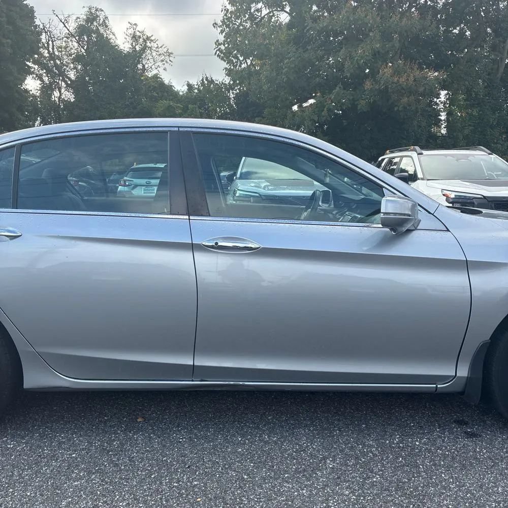 Used 2017 Honda Accord EX-L image 11