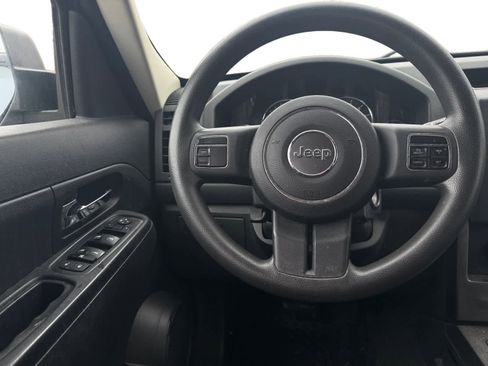 Used 2011 Jeep Liberty Sport image 10