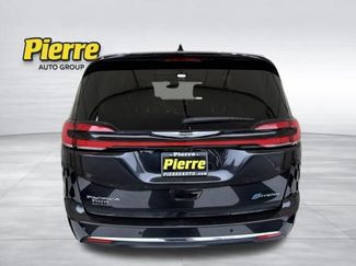 Used 2023 Chrysler Pacifica Limited FWD video 3