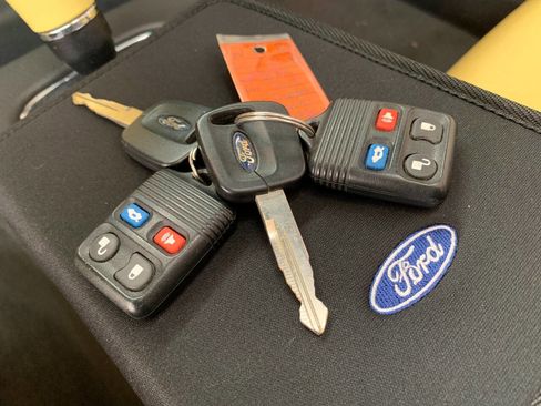 Used 2002 Ford Thunderbird Deluxe image 16