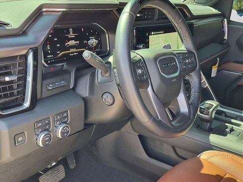 Used 2025 GMC Sierra 1500 Denali Ultimate AWD/4WD image 9