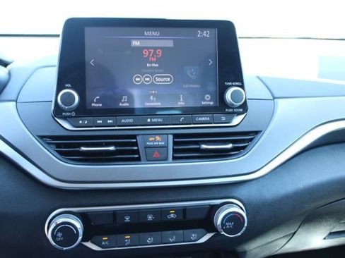 Used 2024 Nissan Altima 2.5 SR FWD image 15