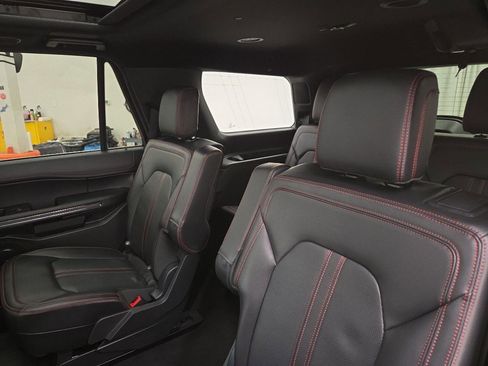 Used 2024 Ford Expedition Limited image 19