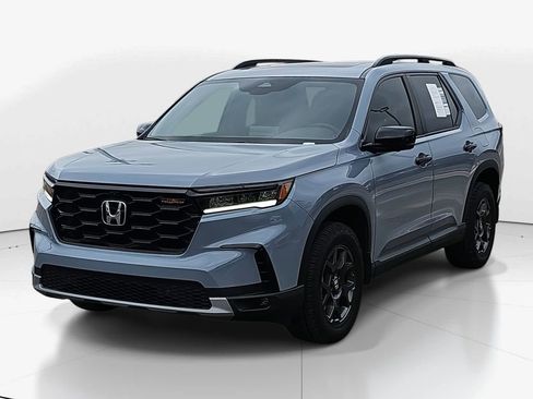 Used 2025 Honda Pilot TrailSport image 3