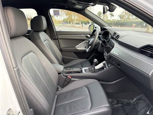 Used 2024 Audi Q3 2.0T Premium image 31